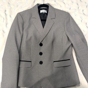 (60% OFF) Le Suit Black and White Blazer,Size 14
